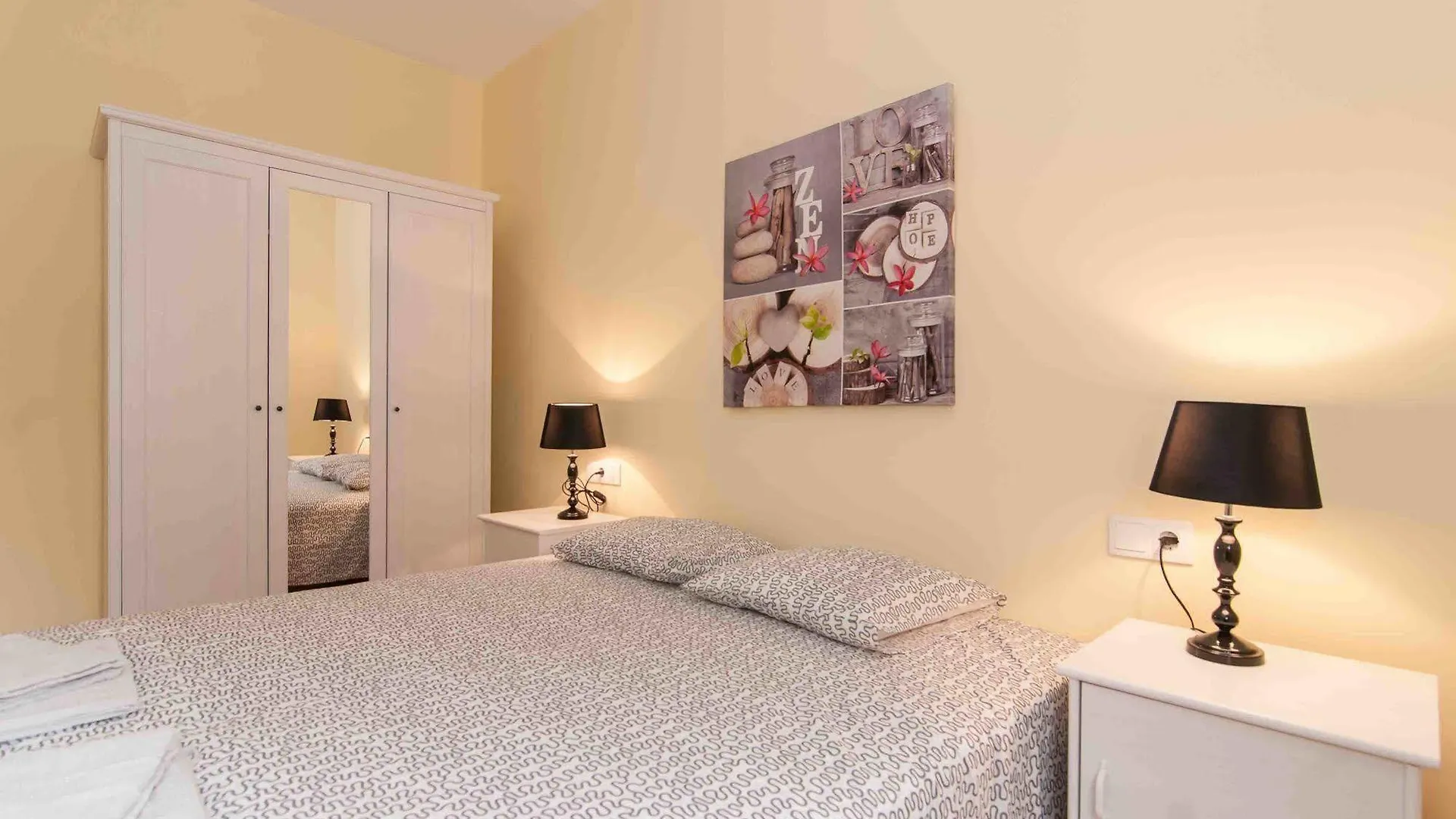 Go Bcn Apartments - Castillejos Barcelona
