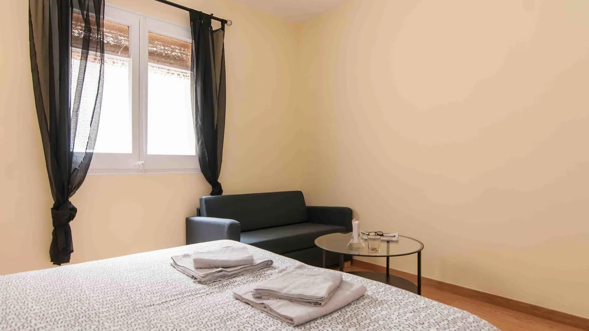 Go Bcn Apartments - Castillejos Barcelona 0*,  Spain