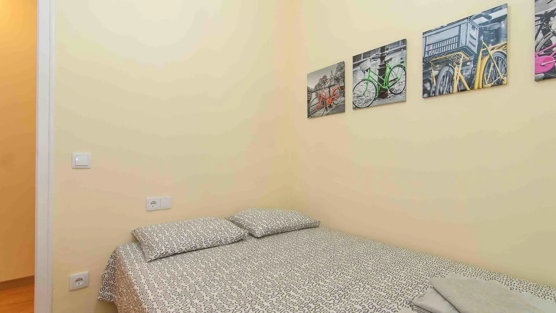 Go Bcn Apartments - Castillejos Barcelona
