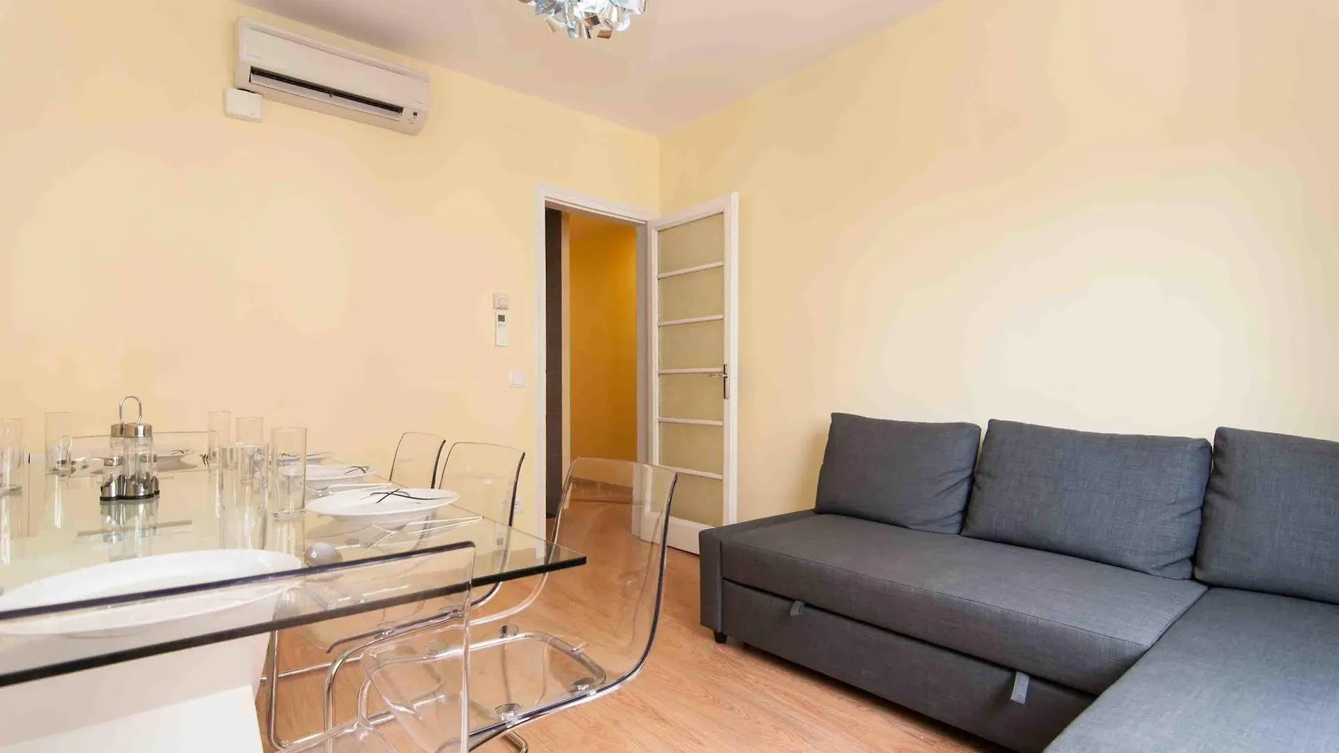 Go Bcn Apartments - Castillejos Barcelona