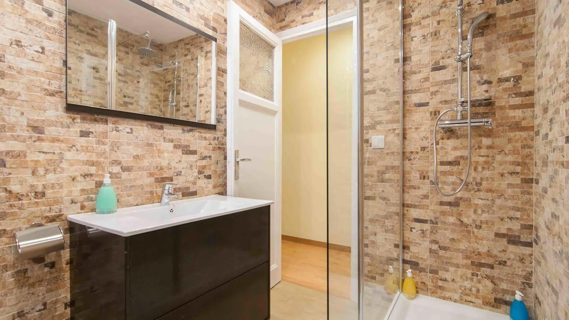 Go Bcn Apartments - Castillejos Barcelona